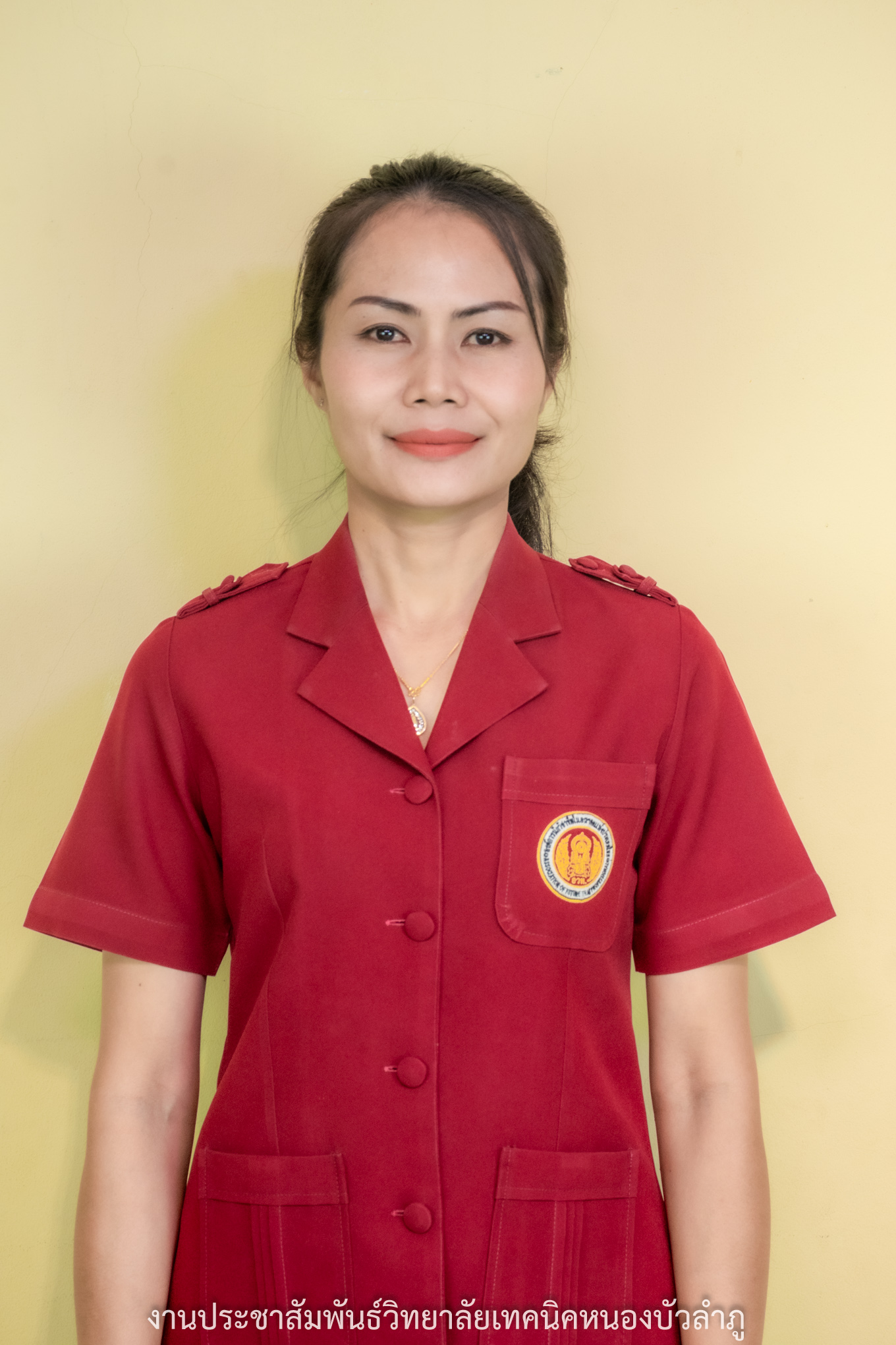 นางญาณี ศรีดาหลง